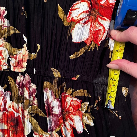 Xhilaration shorts romper. Size M. Black floral. - Picture 7 of 7